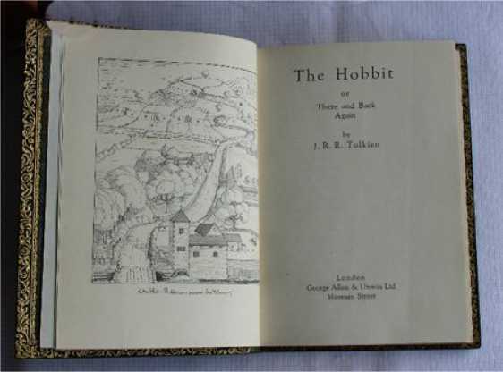 Хоббит 1 читать. Хоббит первые издания. Хоббит книга первое издание. Hobbit book 1937. Первая книга Хоббит 1937.